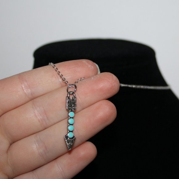 Vintagejelyfish Jewelry - NWoT silver and turquoise arrow necklace